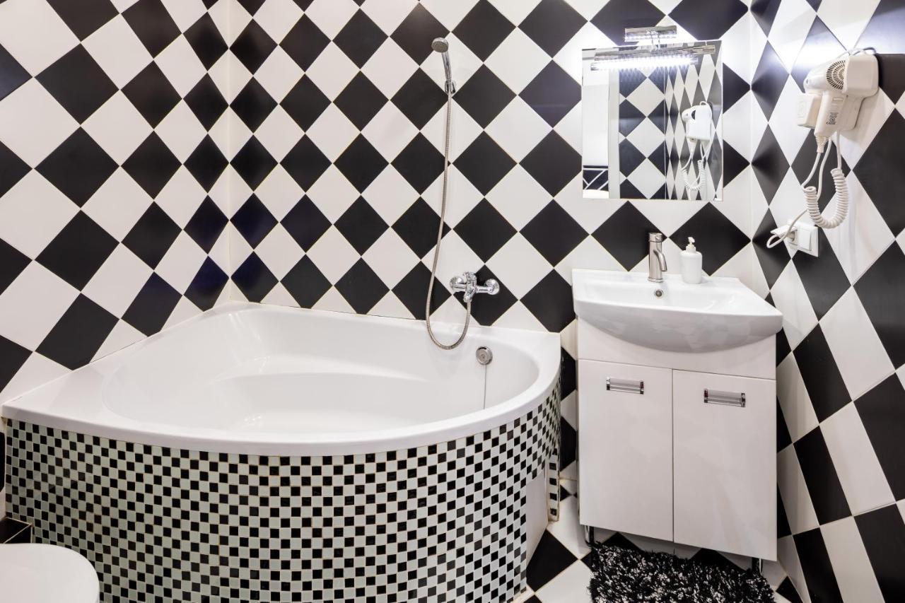 Bv Black And White Apartment Lemberg