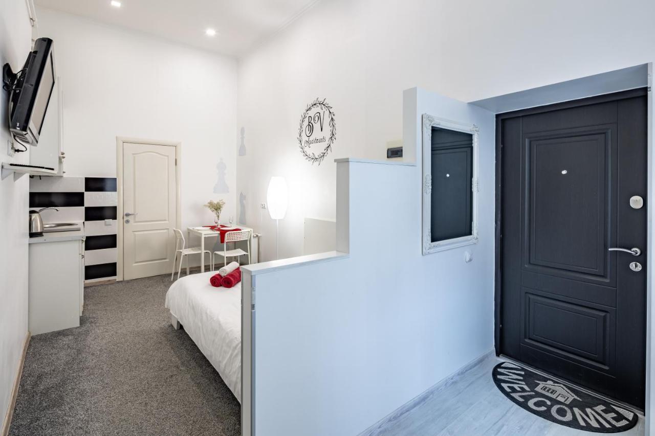 Bv Black And White Apartment *