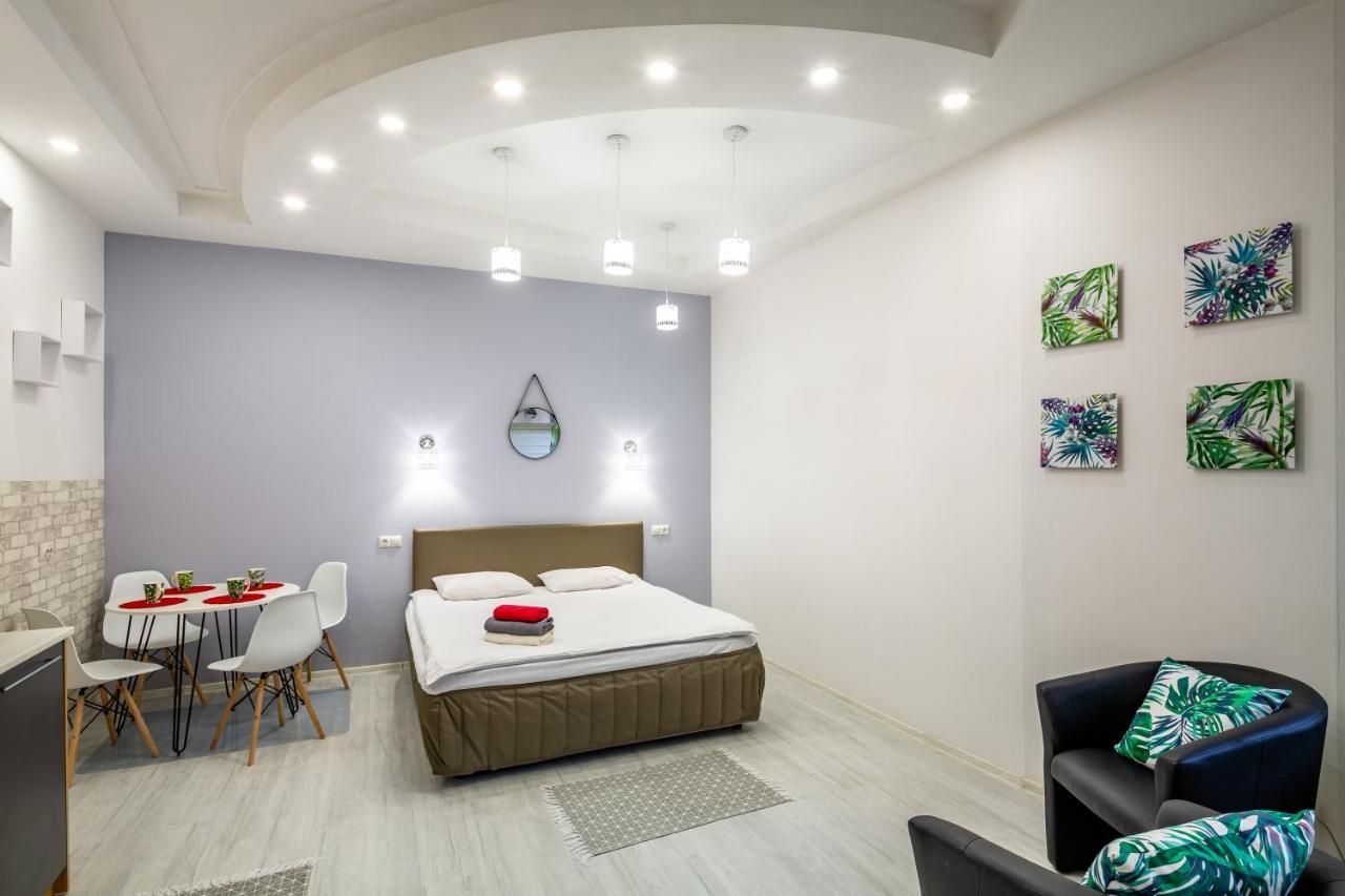 Bv Black And White Apartment *